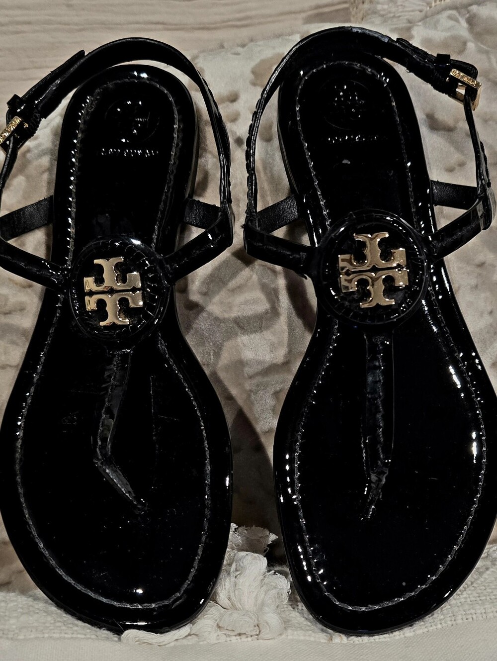 Tory Burch Black Patent Logo Thong Sandals - Picture 3 of 5